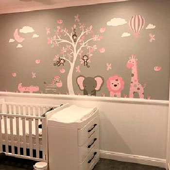 Decoração de quarto infantil feminino simples e barato com adesivos de parede