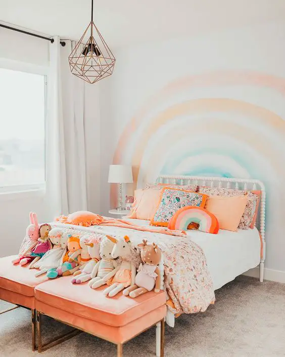 Decoração de quarto infantil feminino gastando pouco com parede de arco-íris