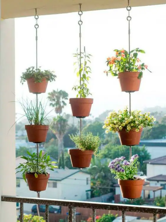 Pendure suas plantas na varanda