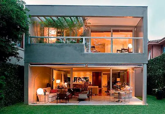 Casa moderna com varanda