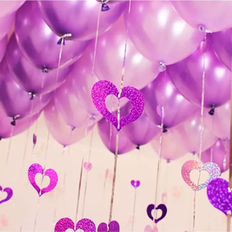 Painel chuva de amor de balões e corações